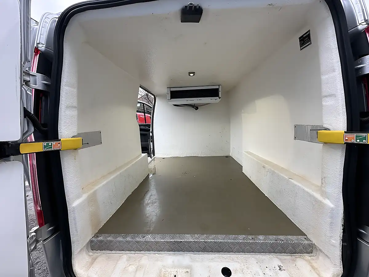 Used 2020 Ford Transit Custom Trend Silver - Interior and Exterior details 19