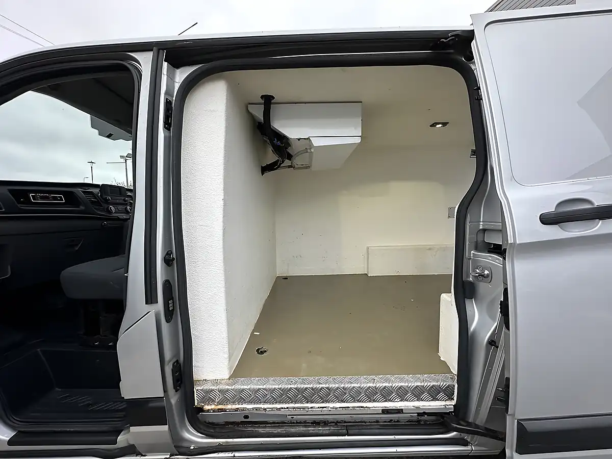 Used 2020 Ford Transit Custom Trend Silver - Interior and Exterior details 20