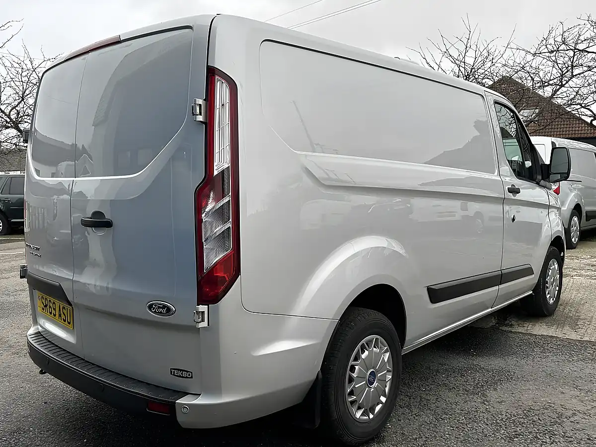 Used 2020 Ford Transit Custom Trend Silver - Interior and Exterior details 7
