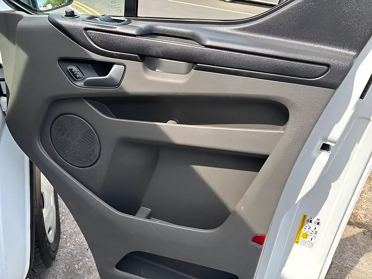 Used 2020 Ford Transit Custom Trend White - Interior and Exterior details 10