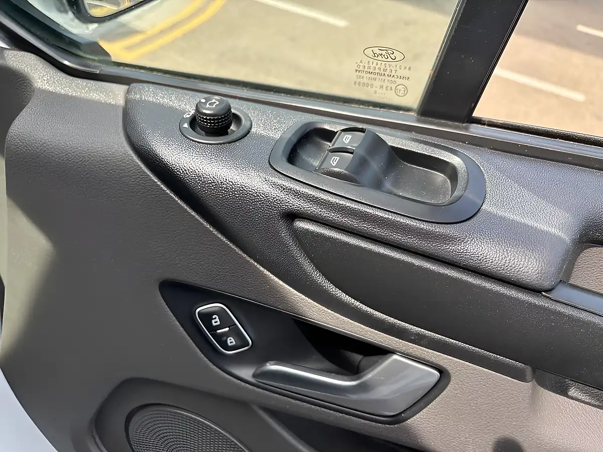 Used 2020 Ford Transit Custom Trend White - Interior and Exterior details 11
