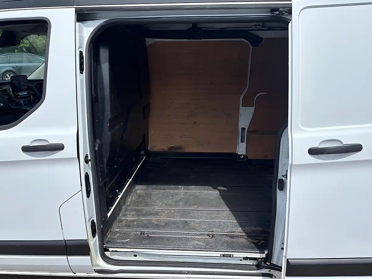 Used 2020 Ford Transit Custom Trend White - Interior and Exterior details 13