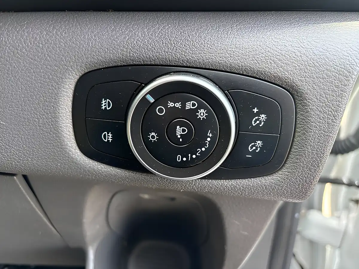 Used 2020 Ford Transit Custom Trend White - Interior and Exterior details 16