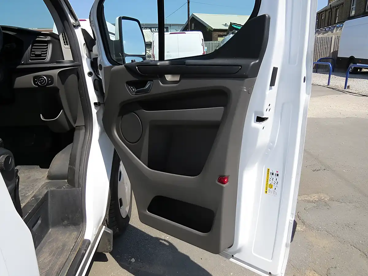 Used 2020 Ford Transit Custom Trend White - Interior and Exterior details 17