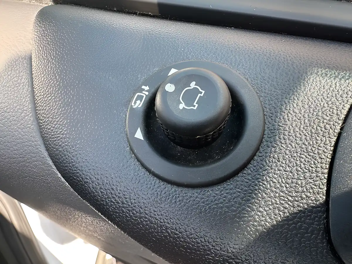 Used 2020 Ford Transit Custom Trend White - Interior and Exterior details 19