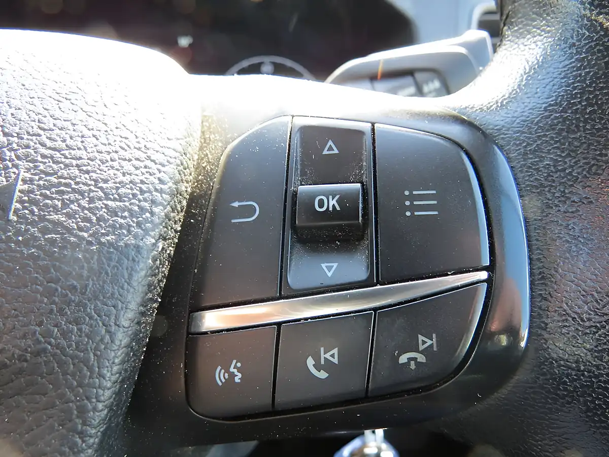 Used 2020 Ford Transit Custom Trend White - Interior and Exterior details 16
