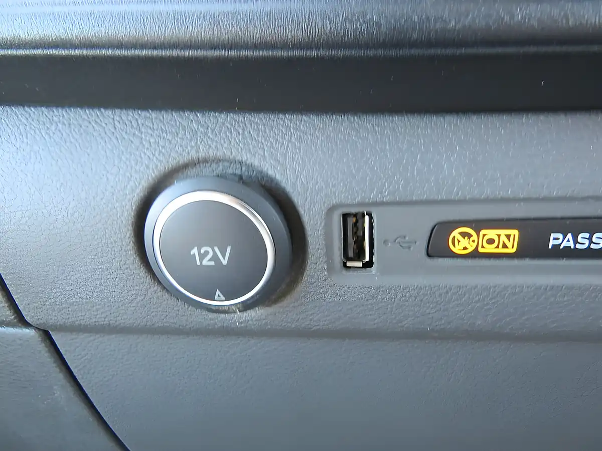 Used 2020 Ford Transit Custom Trend White - Interior and Exterior details 19