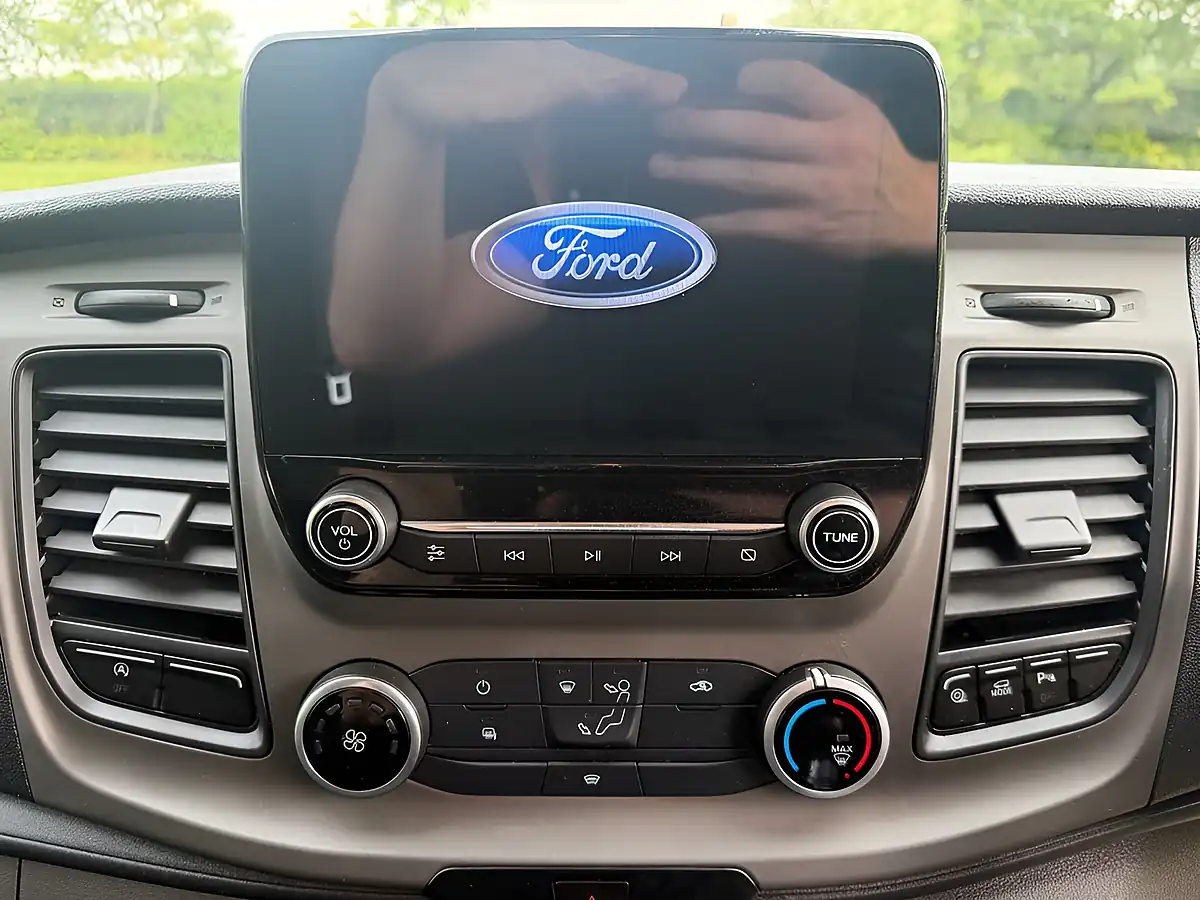 Used 2020 Ford Transit Custom Trend White - Interior and Exterior details 11