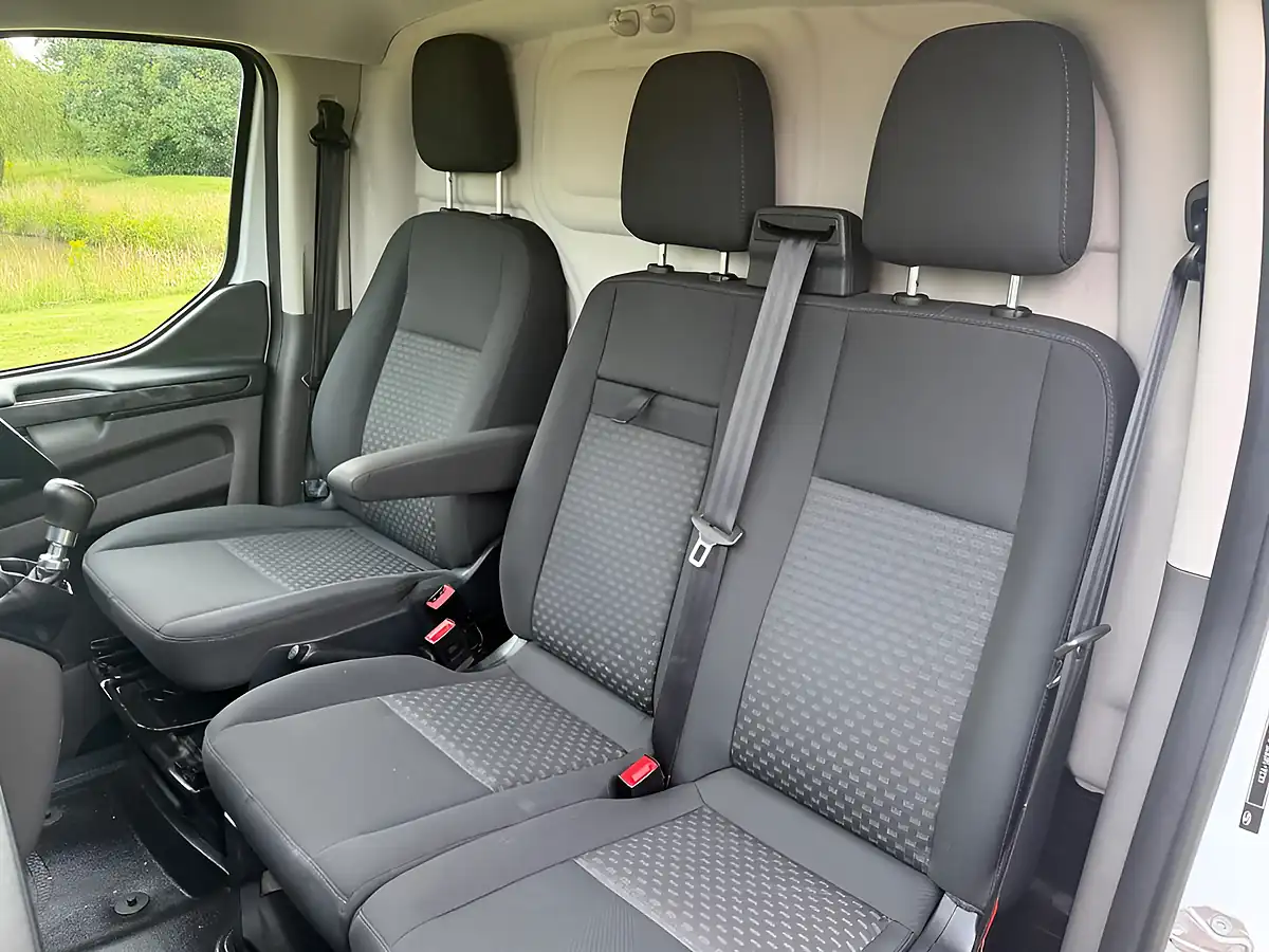 Used 2020 Ford Transit Custom Trend White - Interior and Exterior details 17