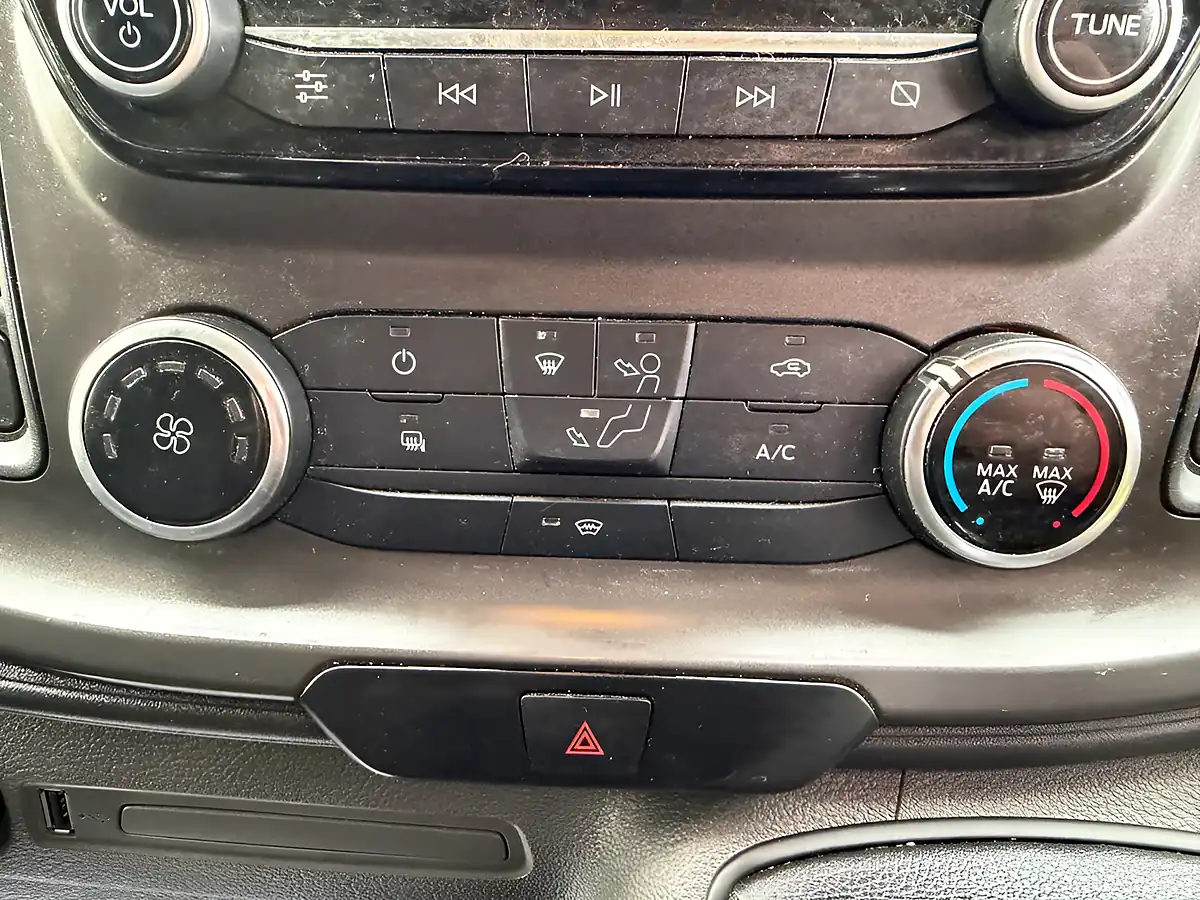 Used 2020 Ford Transit Custom Trend White - Interior and Exterior details 12