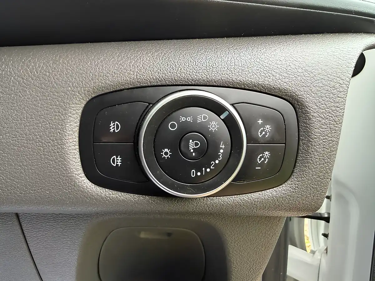 Used 2020 Ford Transit Custom Trend White - Interior and Exterior details 13