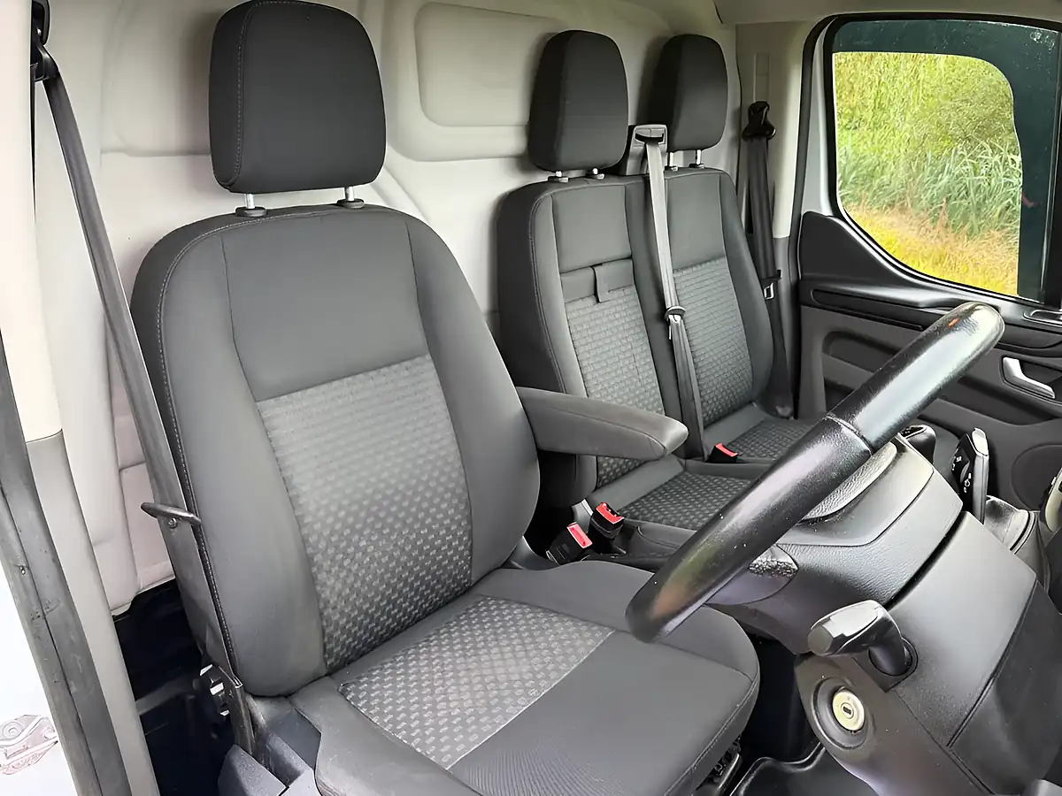 Used 2020 Ford Transit Custom Trend White - Interior and Exterior details 15