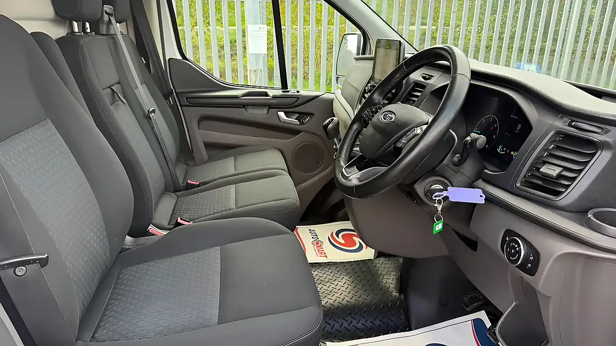 Used 2020 Ford Transit Custom Trend White - Interior and Exterior details 13