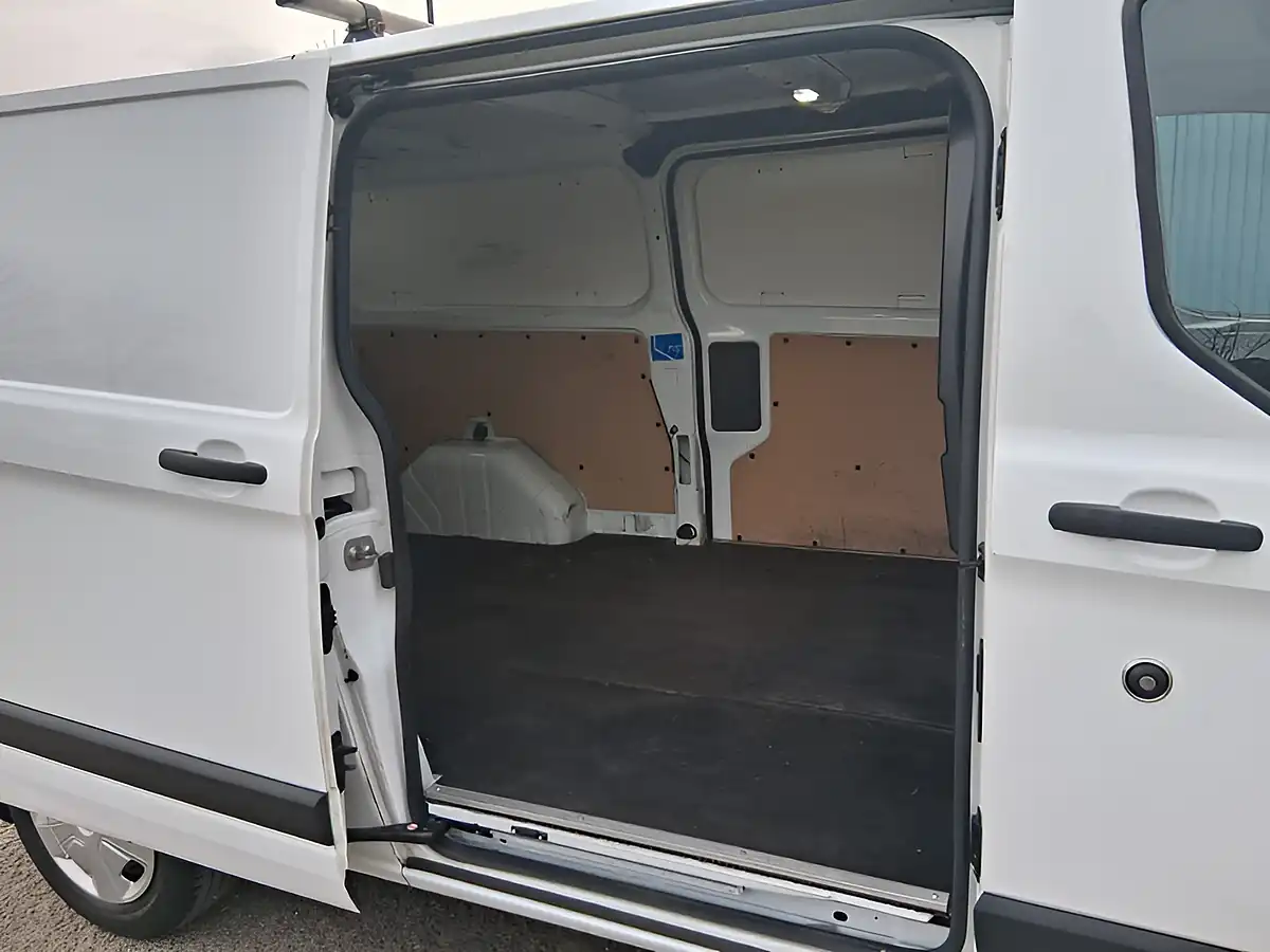 Used 2020 Ford Transit Custom Trend White - Interior and Exterior details 9