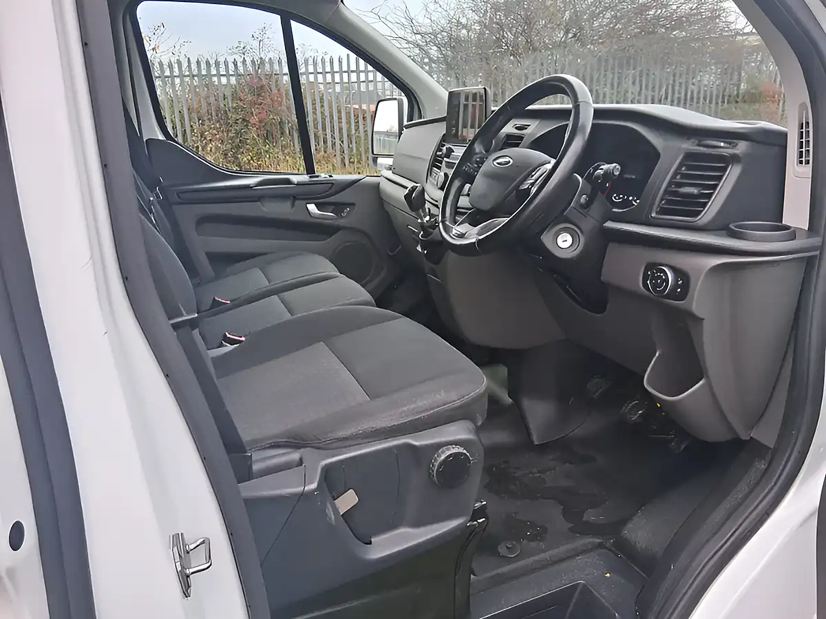 Used 2020 Ford Transit Custom Trend White - Interior and Exterior details 12