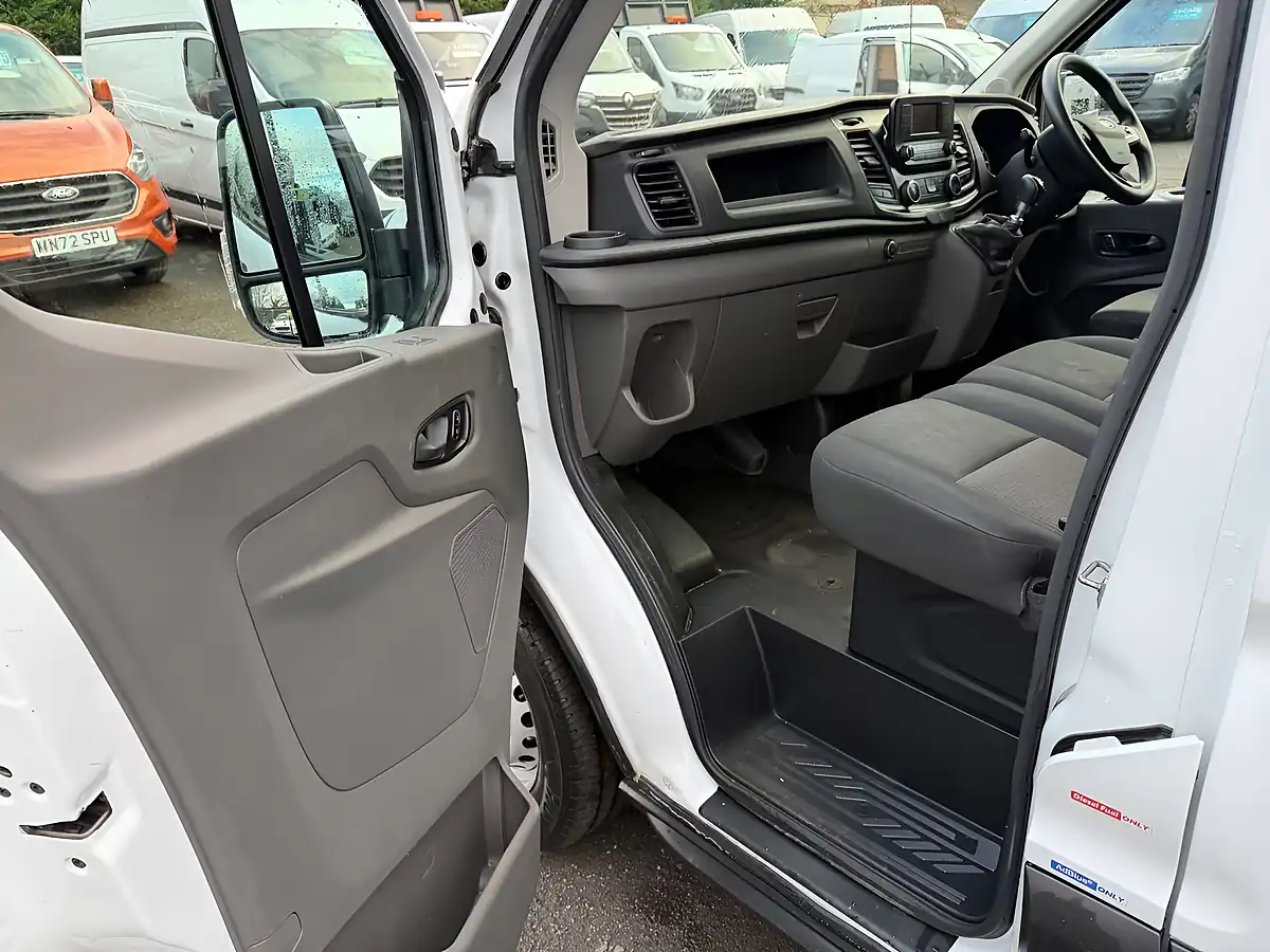 Used 2020 Ford Transit Leader Luton White - Interior and Exterior details 17