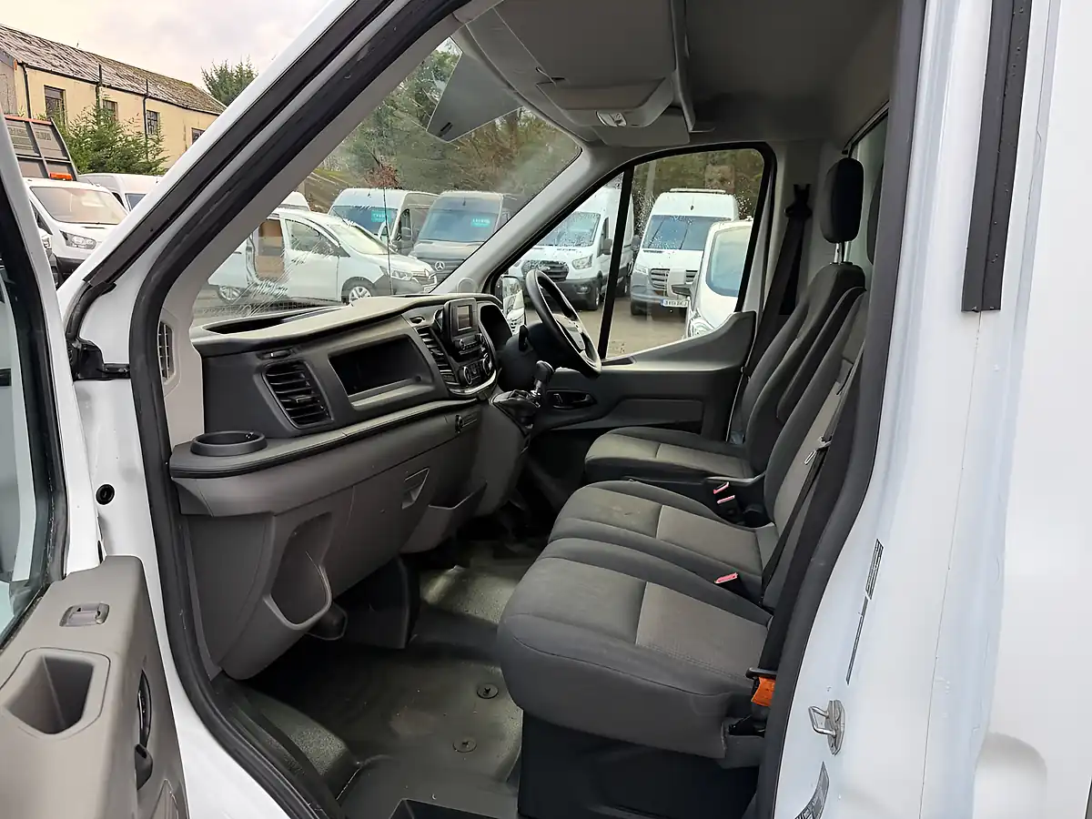 Used 2020 Ford Transit Leader Luton White - Interior and Exterior details 18