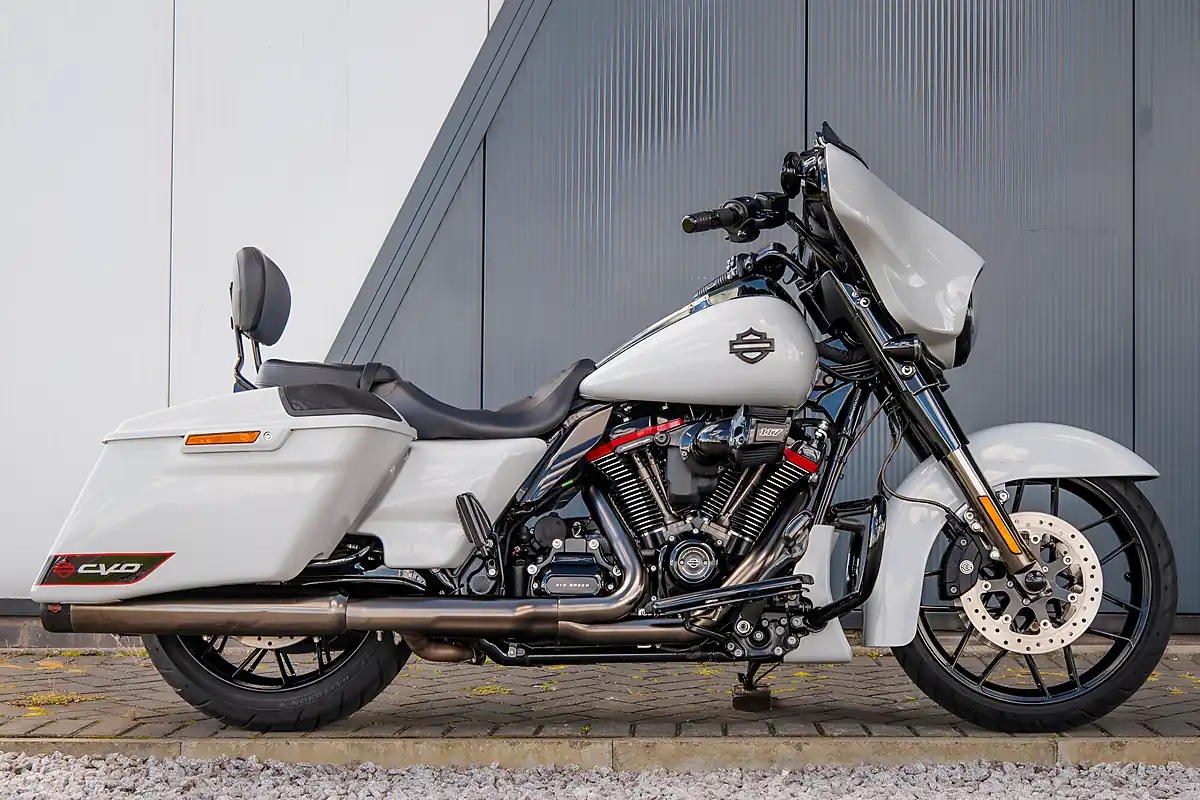 Used 2020 Harley-Davidson Street Glide Cvo Sand Dune - Interior and Exterior details 4