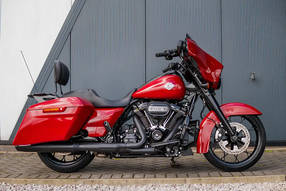 Used 2020 Harley-Davidson Street Glide Special Billiard Red - Interior and Exterior details 3