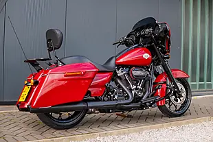 Used 2020 Harley-Davidson Street Glide Special Billiard Red - Interior and Exterior details 5
