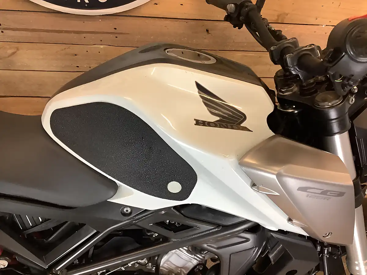 Used 2020 Honda Cb White - Interior and Exterior details 13