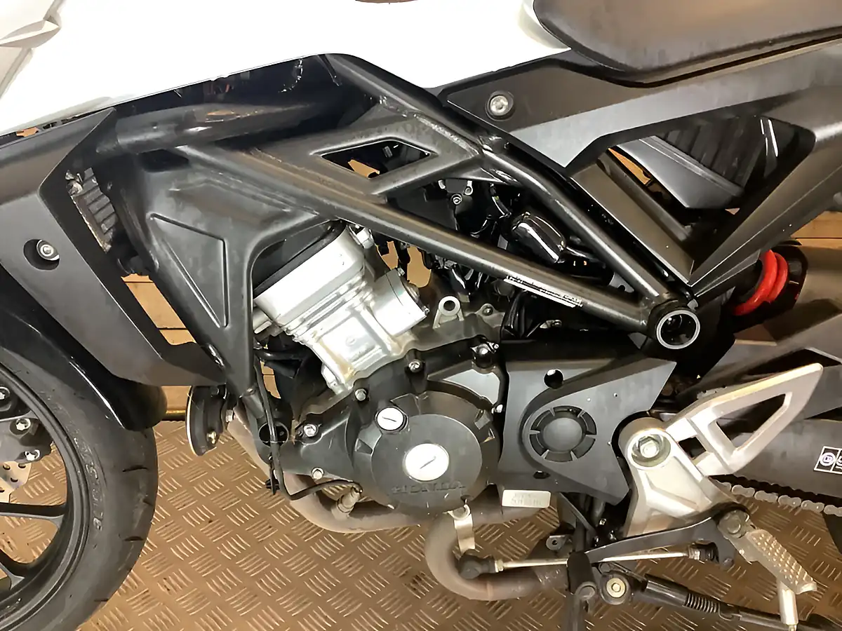 Used 2020 Honda Cb White - Interior and Exterior details 18
