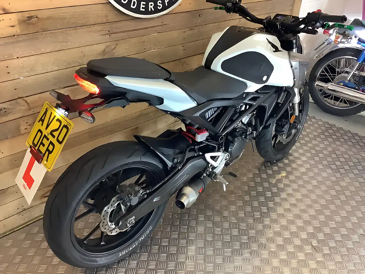 Used 2020 Honda Cb White - Interior and Exterior details 4