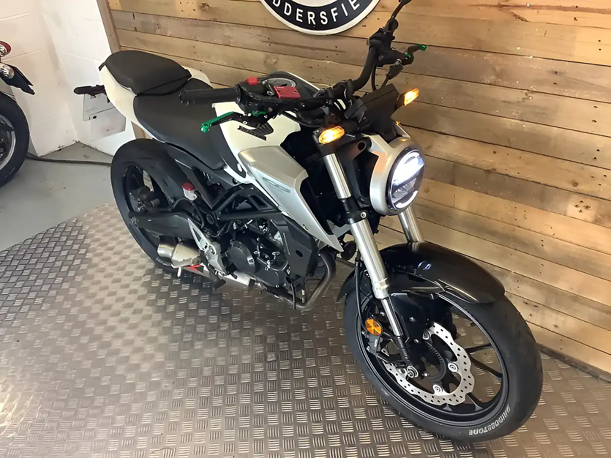 Used 2020 Honda Cb White - Interior and Exterior details 5