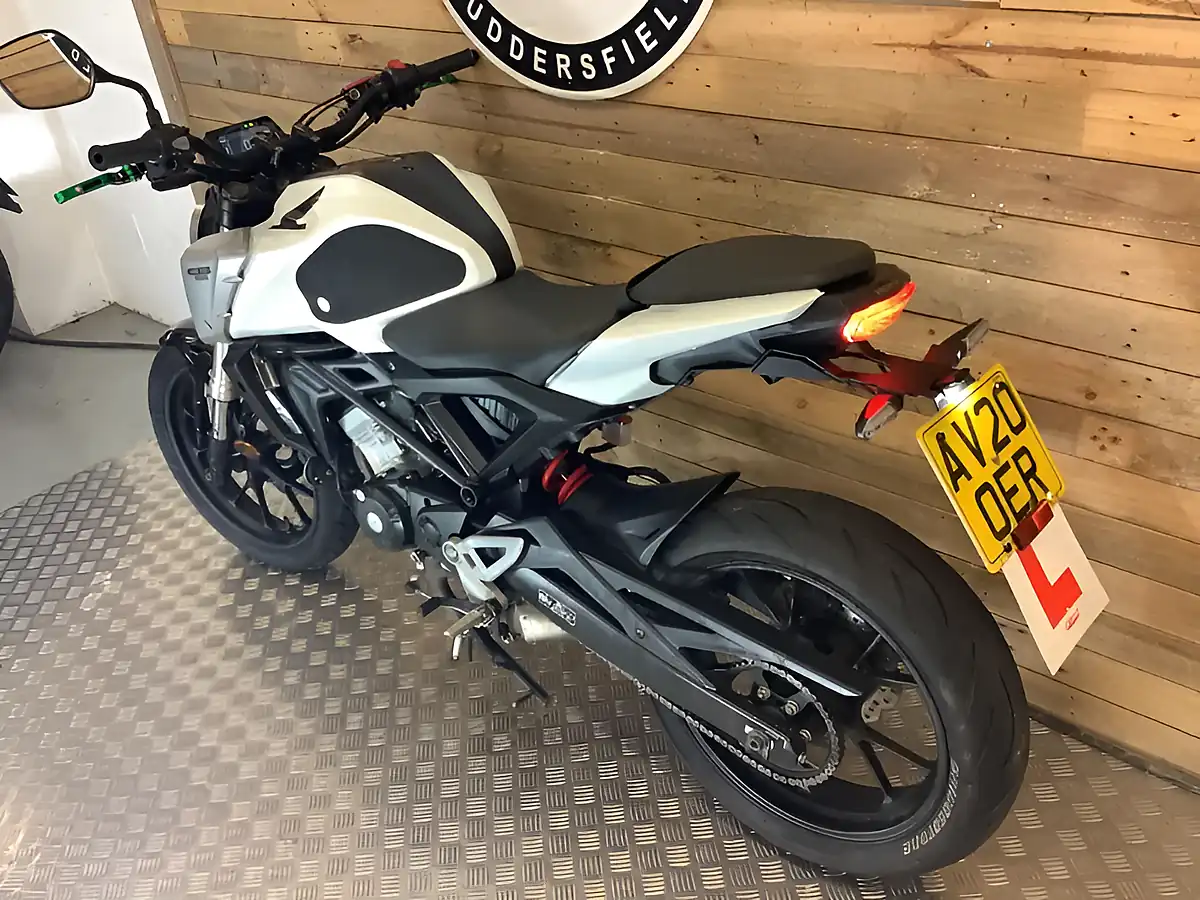 Used 2020 Honda Cb White - Interior and Exterior details 6