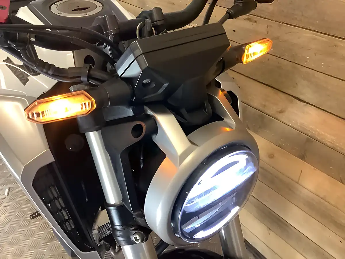 Used 2020 Honda Cb White - Interior and Exterior details 8