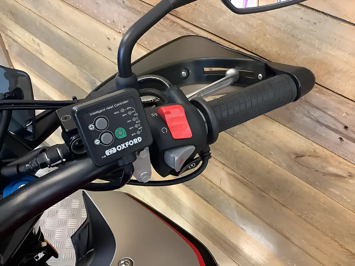 Used 2020 Honda CB500 Red - Interior and Exterior details 10