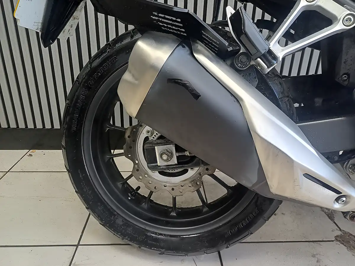Used 2020 Honda CB500X White - Interior and Exterior details 13