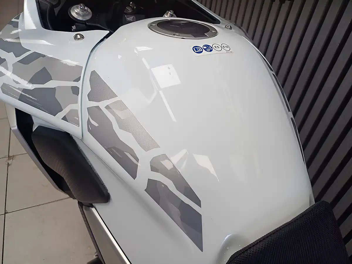 Used 2020 Honda CB500X White - Interior and Exterior details 7