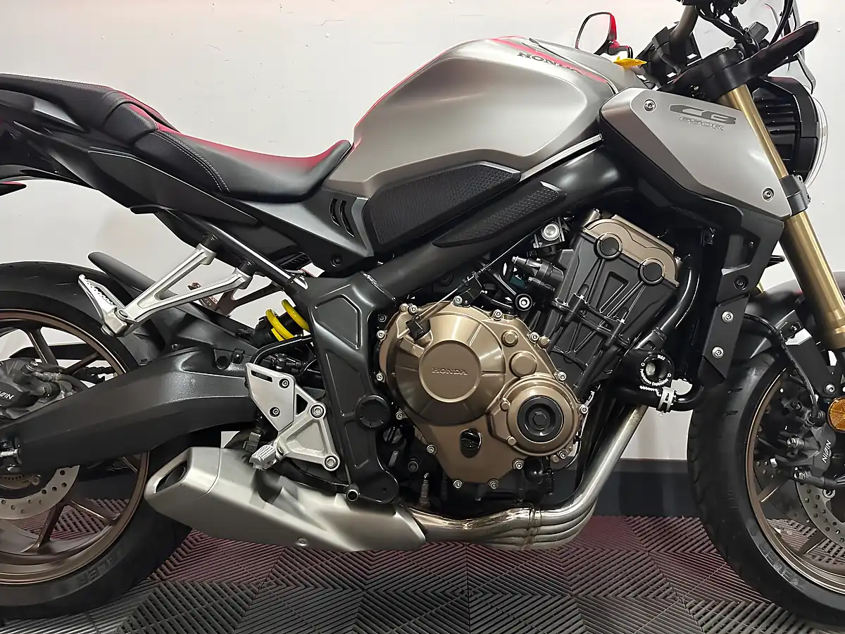 Used 2020 Honda CB650R Naked Silver - Interior and Exterior details 10