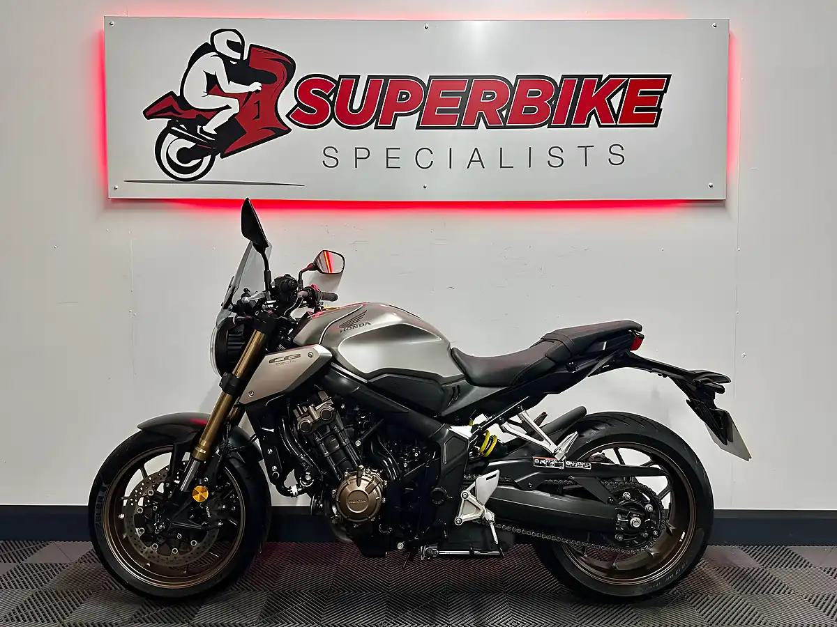 Used 2020 Honda CB650R Naked Silver - Interior and Exterior details 11