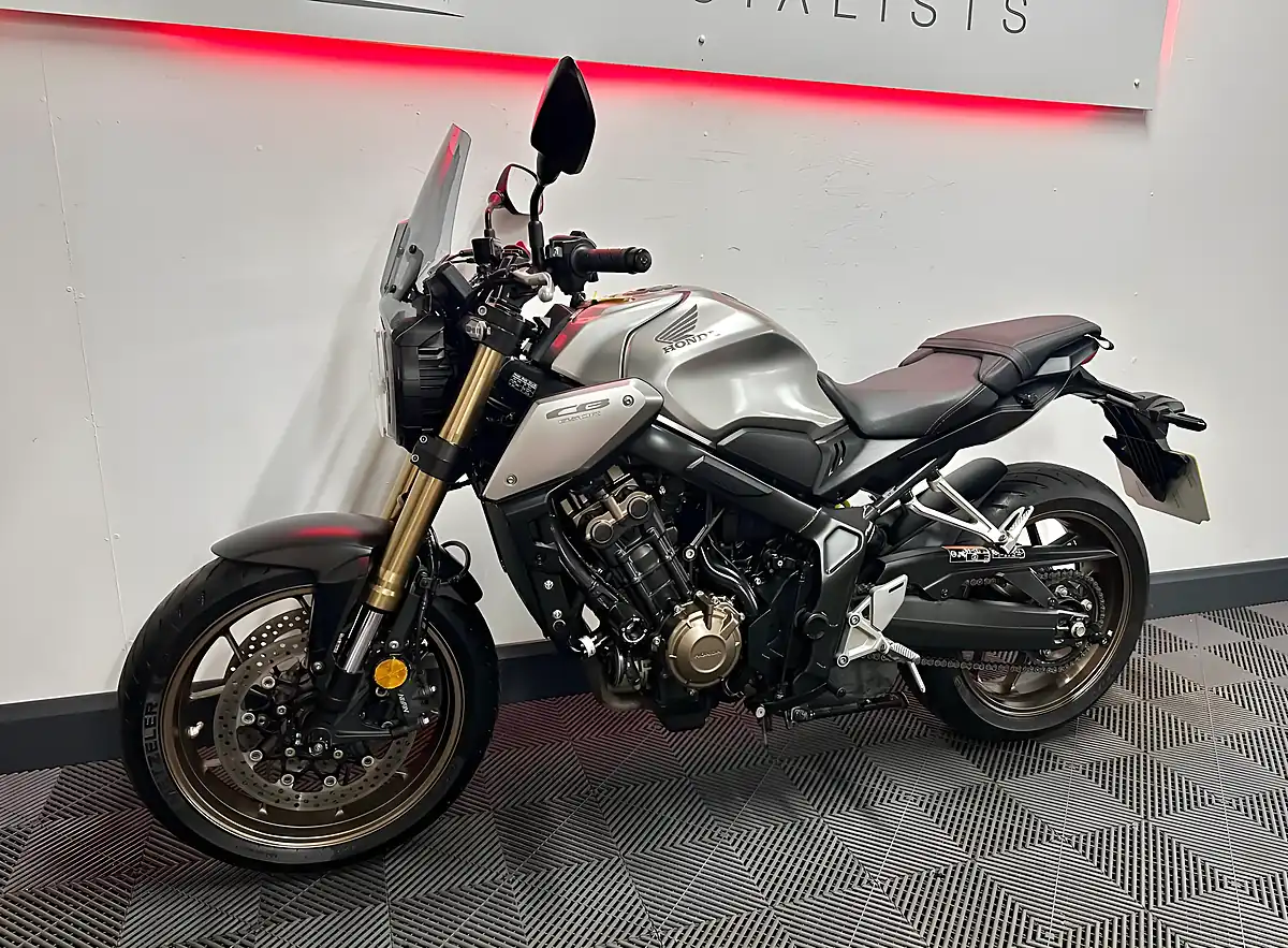 Used 2020 Honda CB650R Naked Silver - Interior and Exterior details 12