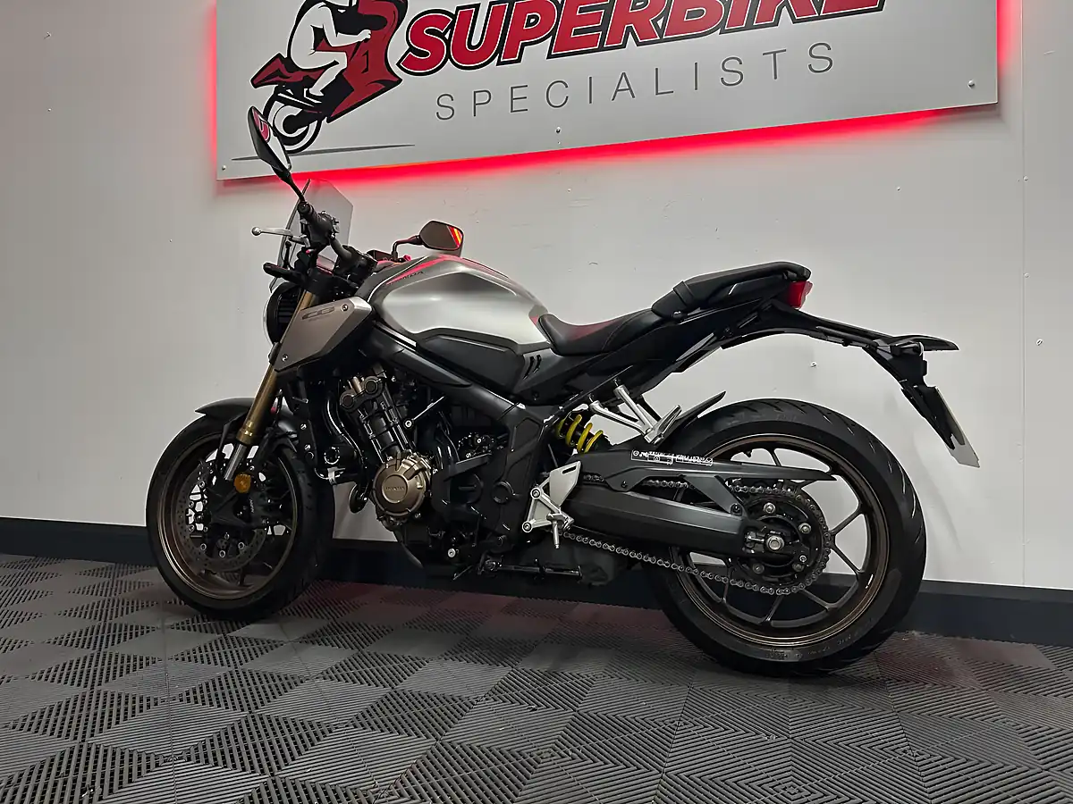 Used 2020 Honda CB650R Naked Silver - Interior and Exterior details 13