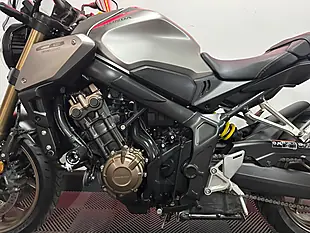 Used 2020 Honda CB650R Naked Silver - Interior and Exterior details 16