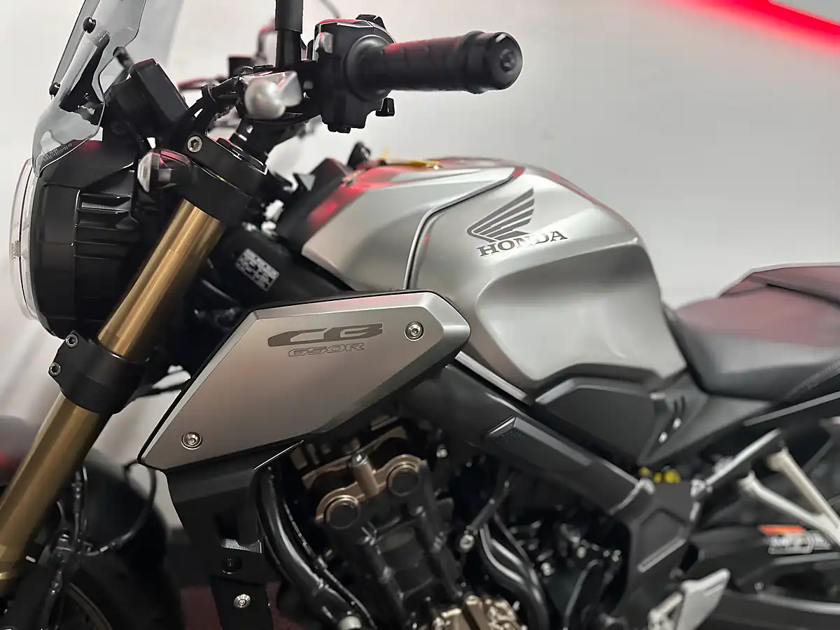 Used 2020 Honda CB650R Naked Silver - Interior and Exterior details 19