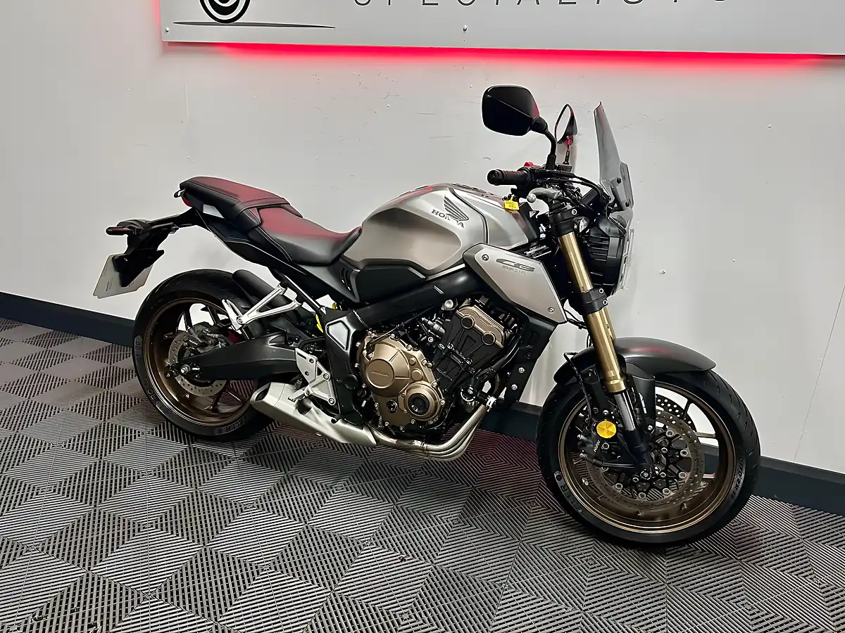 Used 2020 Honda CB650R Naked Silver - Interior and Exterior details 3