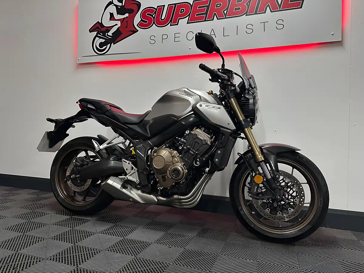 Used 2020 Honda CB650R Naked Silver - Interior and Exterior details 6