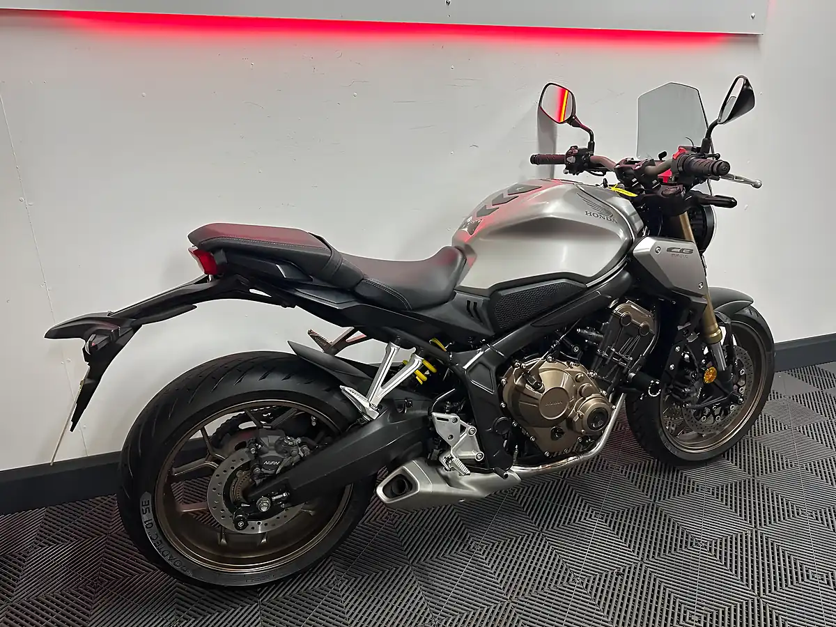 Used 2020 Honda CB650R Naked Silver - Interior and Exterior details 7