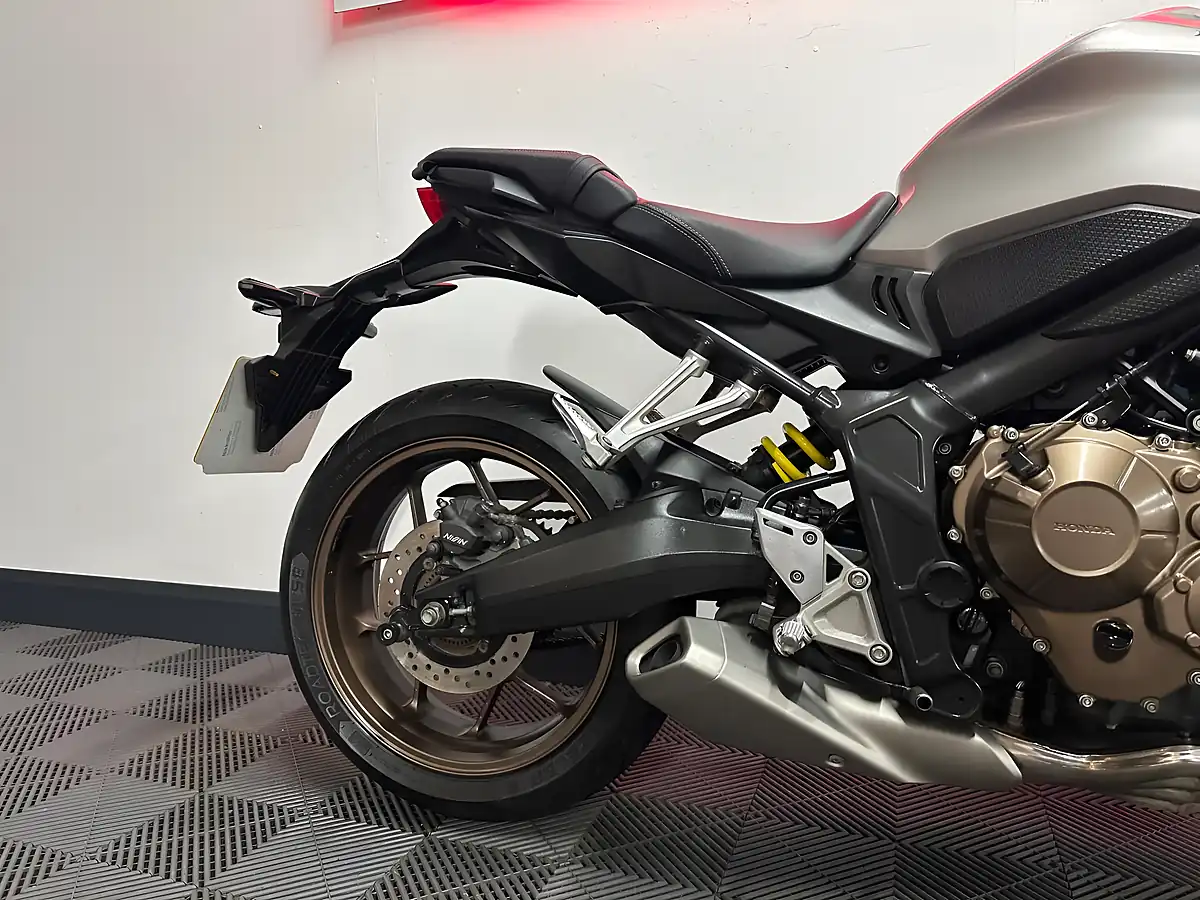 Used 2020 Honda CB650R Naked Silver - Interior and Exterior details 9