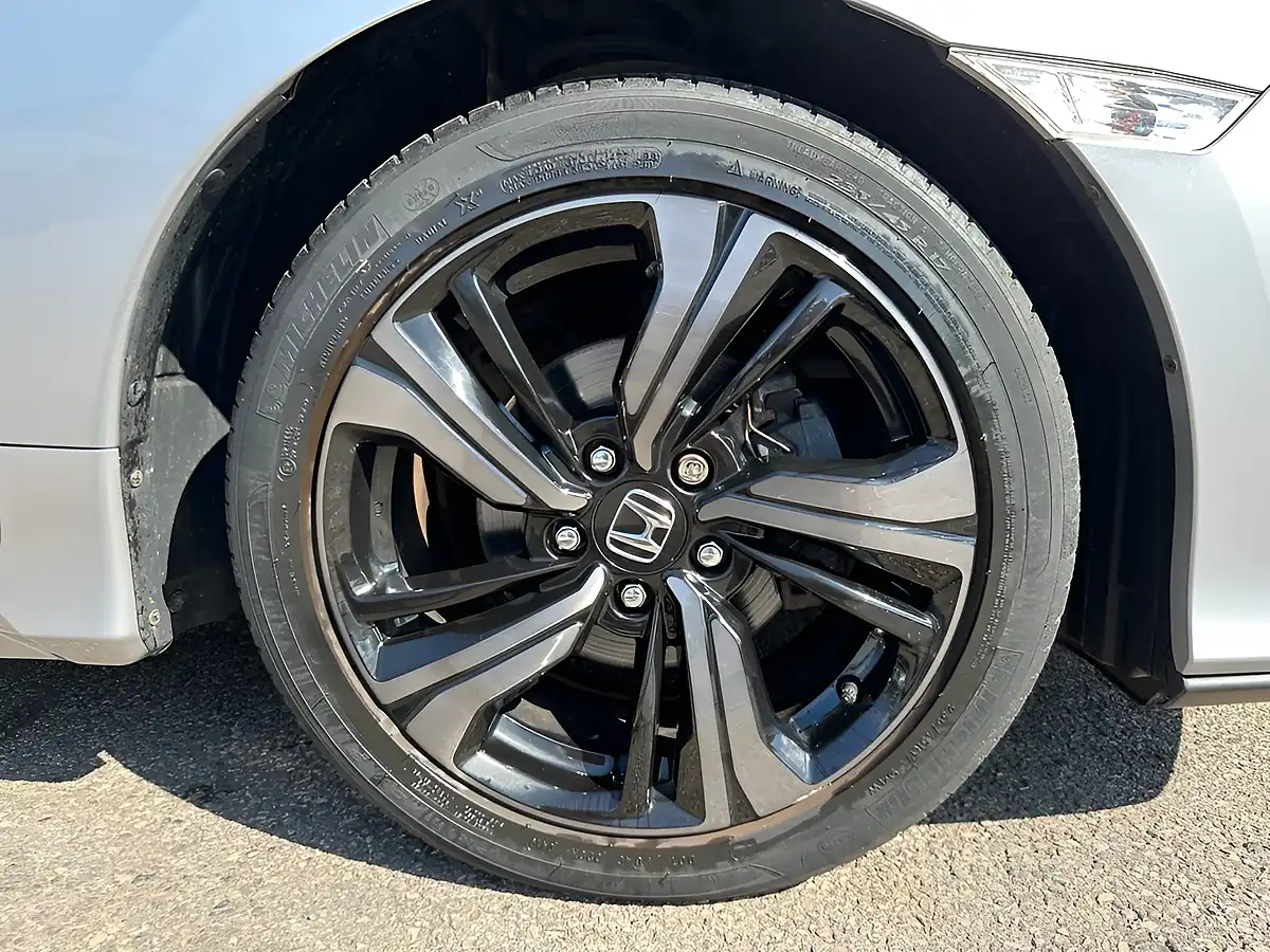 Used 2020 Honda Civic Ex Silver - Interior and Exterior details 17