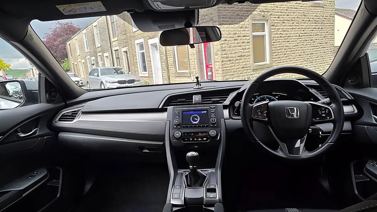 Used 2020 Honda Civic S Silver - Interior and Exterior details 13