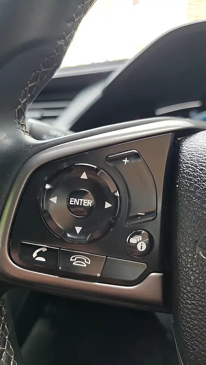 Used 2020 Honda Civic S Silver - Interior and Exterior details 15