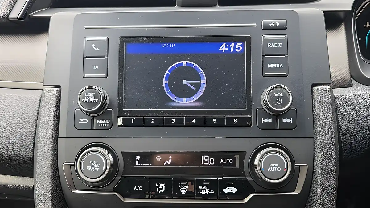 Used 2020 Honda Civic S Silver - Interior and Exterior details 17