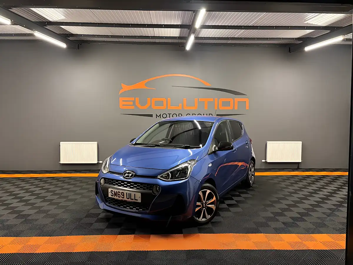Used 2020 Hyundai i10 Play Blue - Front View