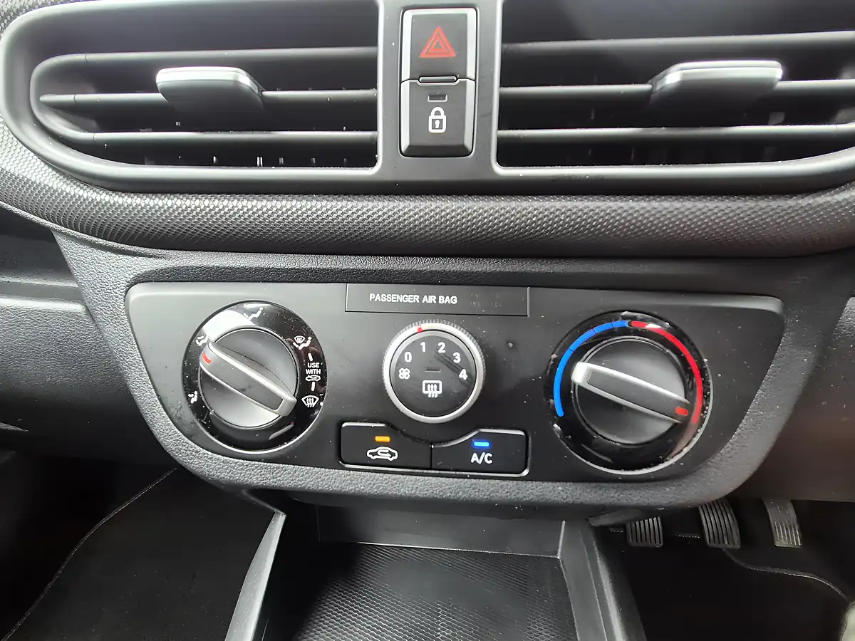 Used 2020 Hyundai i10 Se Connect Champion Blue - Interior and Exterior details 19