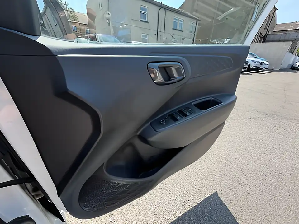 Used 2020 Hyundai i10 Se Connect Polar White - Interior and Exterior details 13
